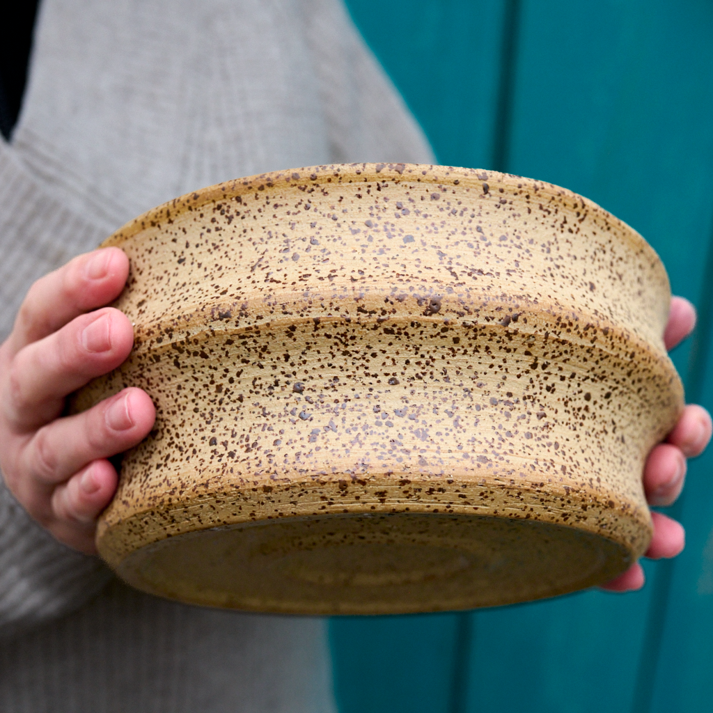 Ceramic bowl with mint glaze – 2 L