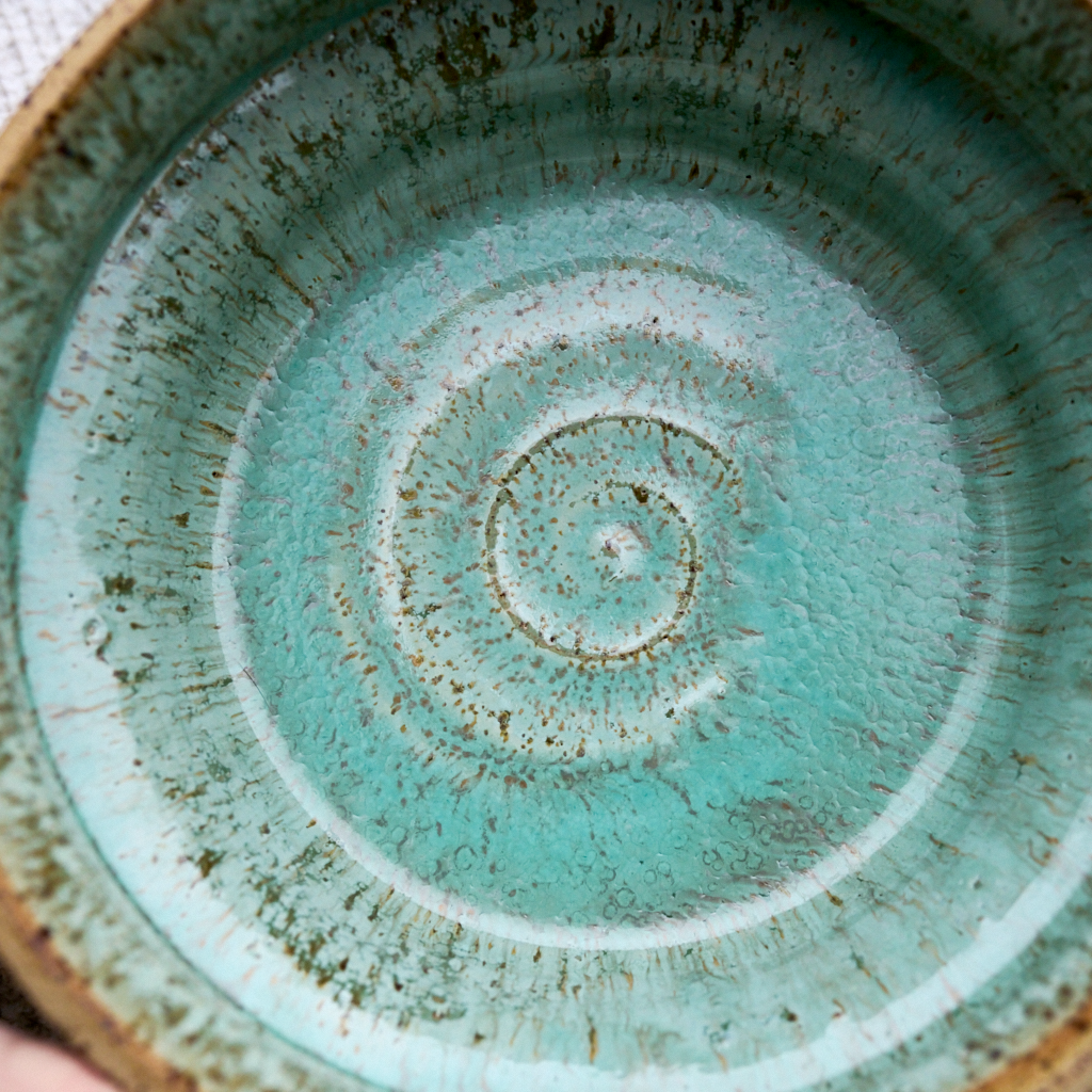 Ceramic bowl with mint glaze – 2 L