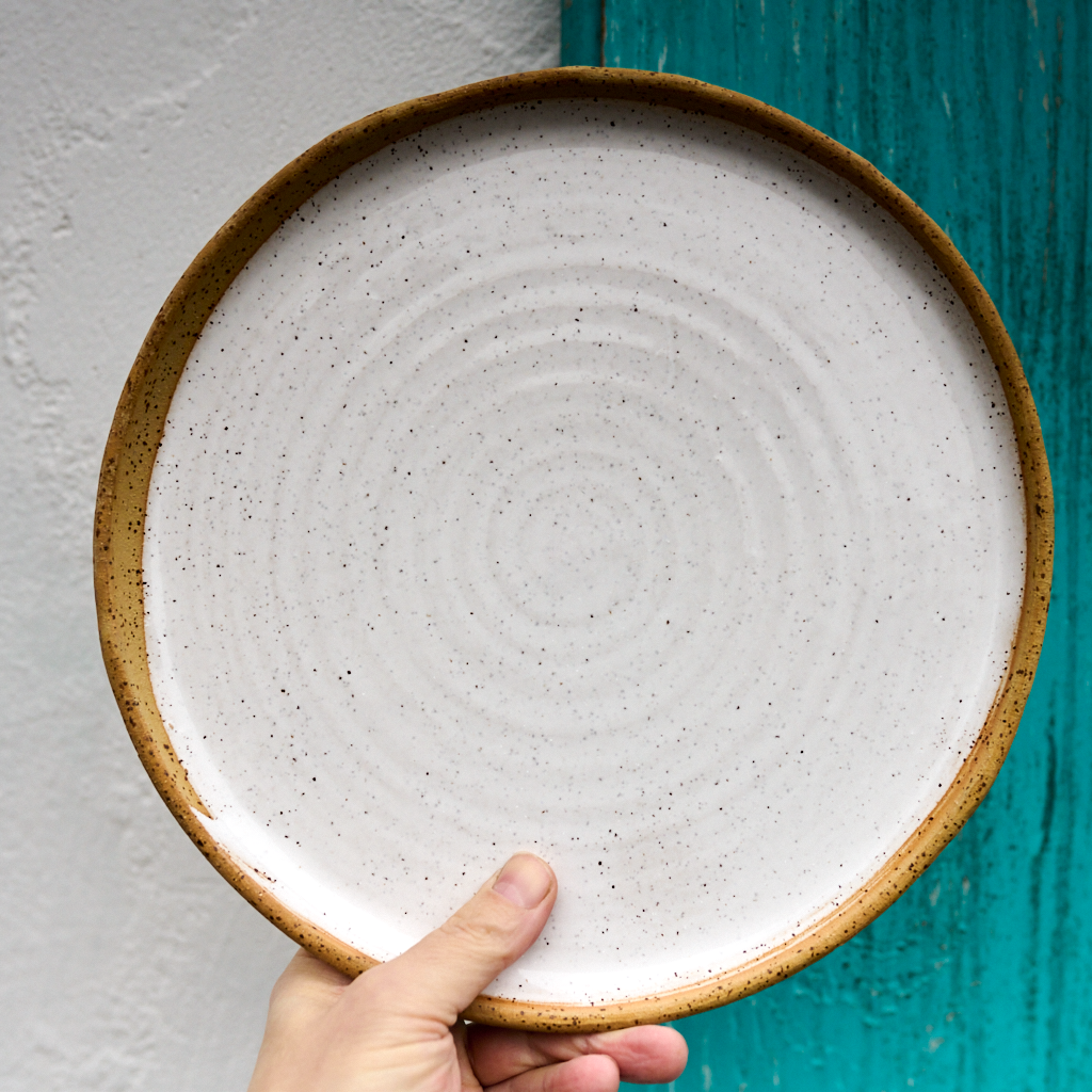 Turned plate 27 cm - White