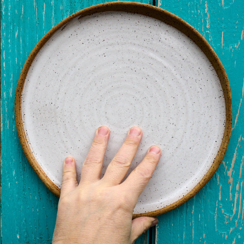 Turned plate 27 cm - White