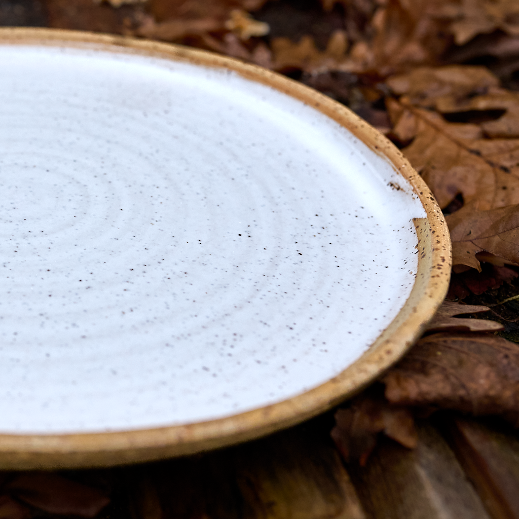 Turned plate 27 cm - White