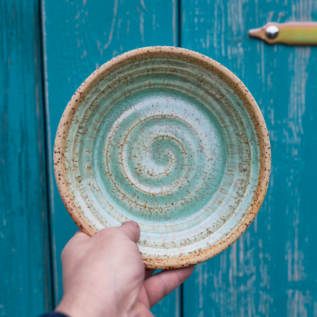 Ceramic bowl with mint glaze – 2 L