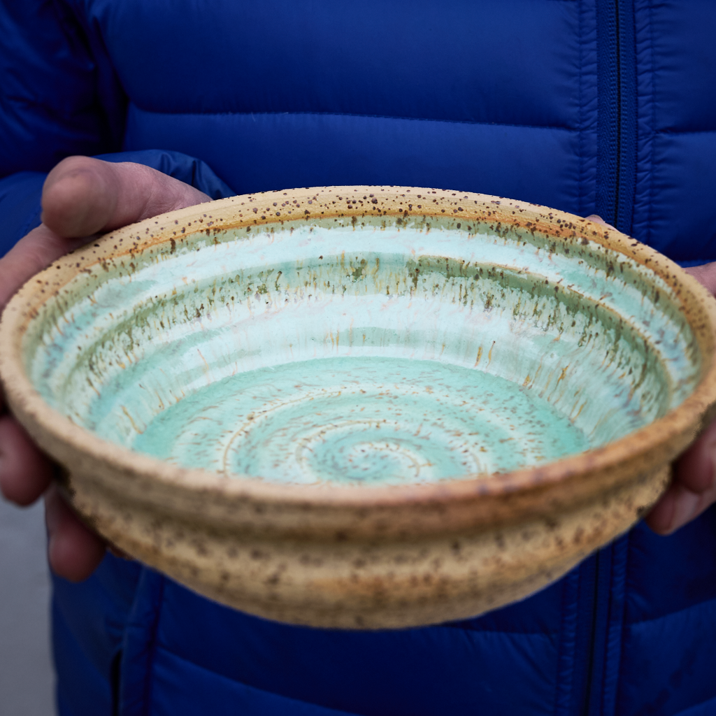 Ceramic bowl with mint glaze – 2 L