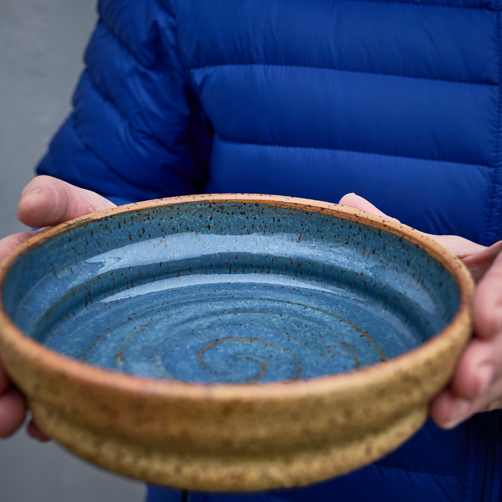 Ceramic bowl with mint glaze – 2 L