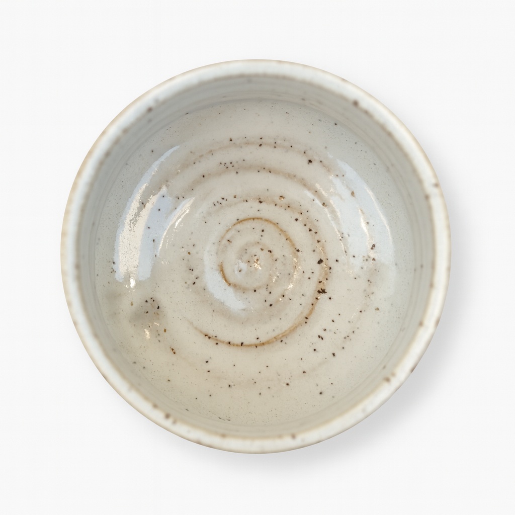 Czarka ceramiczna biała 300 ml – toczona na kole garncarskim