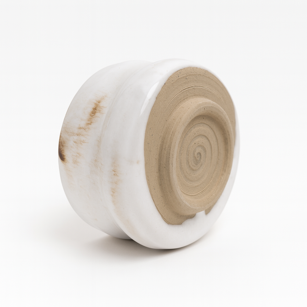 Czarka ceramiczna biała/brąz 300 ml – toczona na kole garncarskim