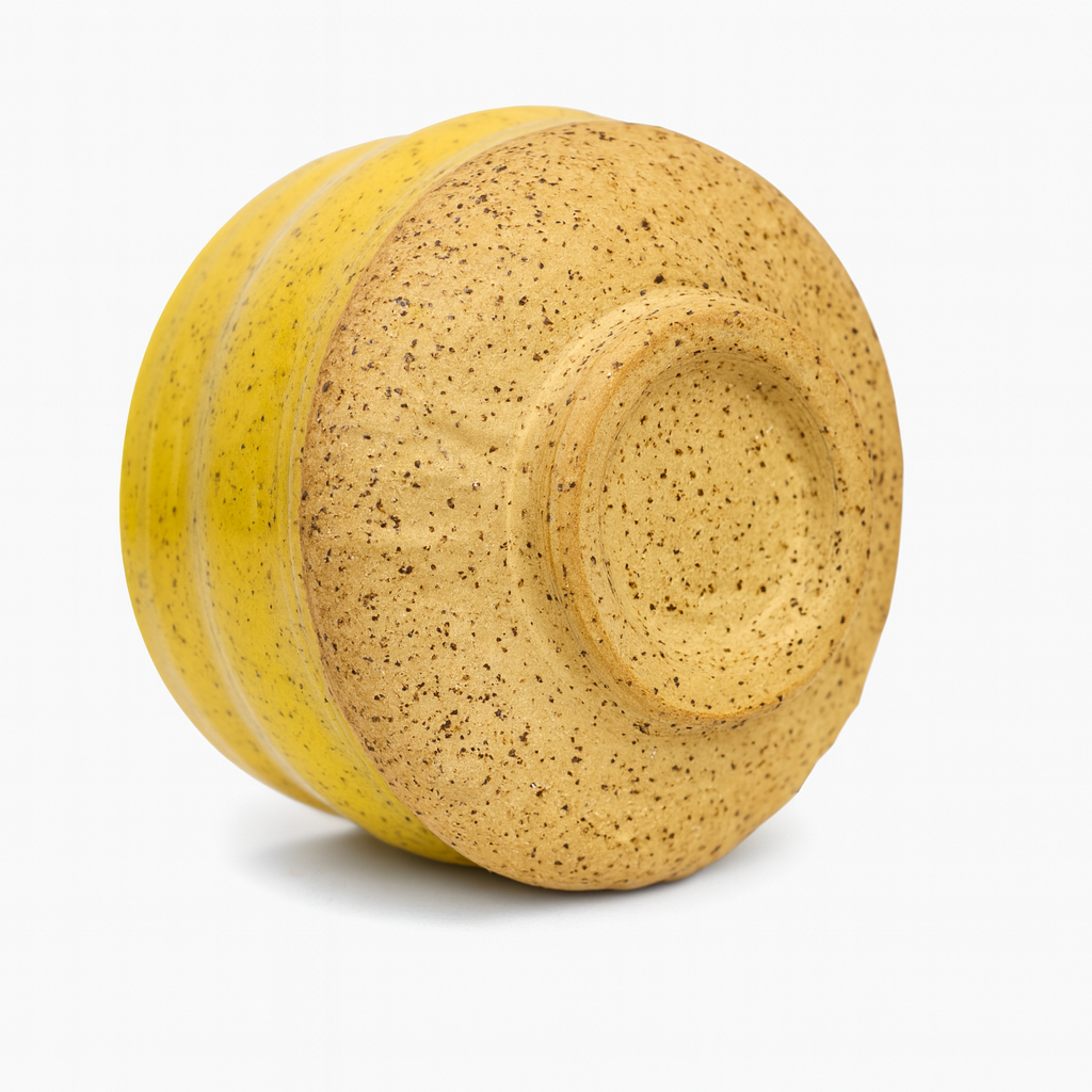 Czarka ceramiczna żółta 300 ml – toczona na kole garncarskim